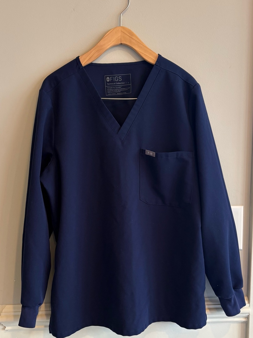 Figs Technical Collection Navy Long Sleeve V-Neck Catarina Scrub Top L